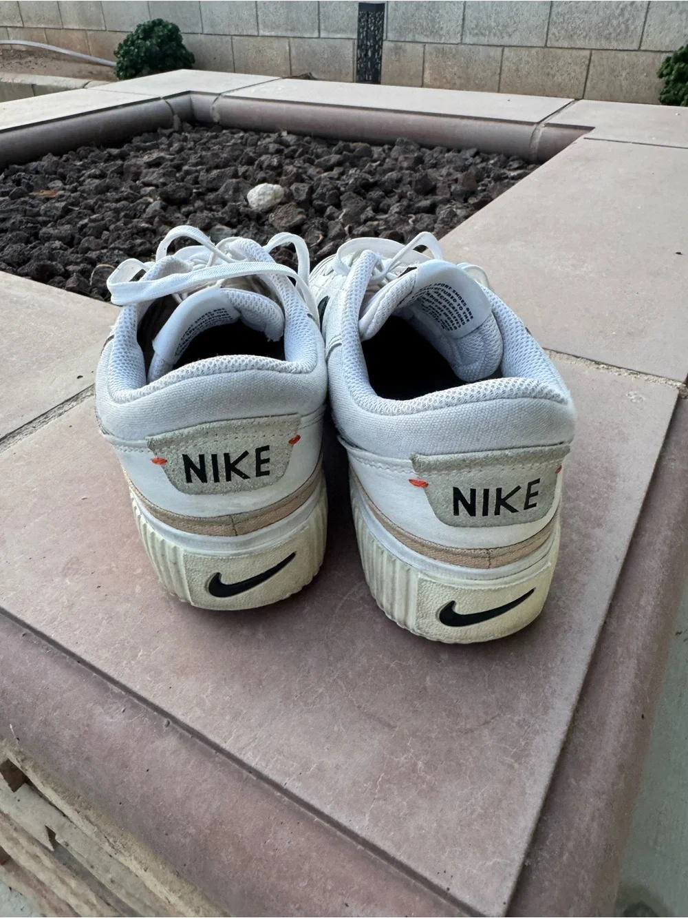 Nike Court Legacy Lift white black platform Low-Top Sneakers